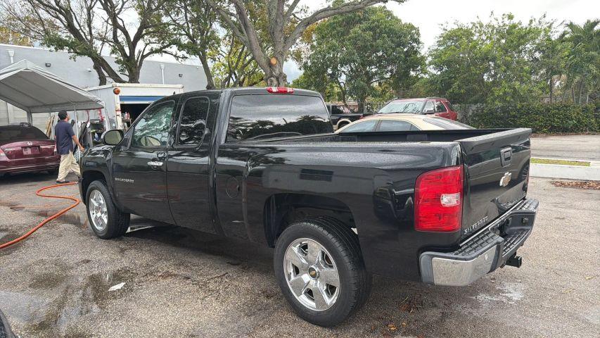 Chevrolet Silverado 1500 Extended Cab - Thumbnail 9