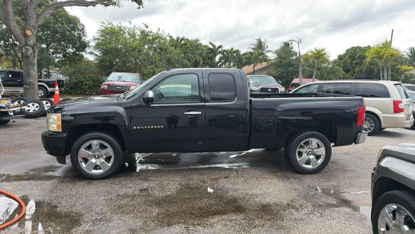 Chevrolet Silverado 1500 Extended Cab - Thumbnail 8