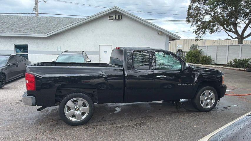 Chevrolet Silverado 1500 Extended Cab - Thumbnail 12