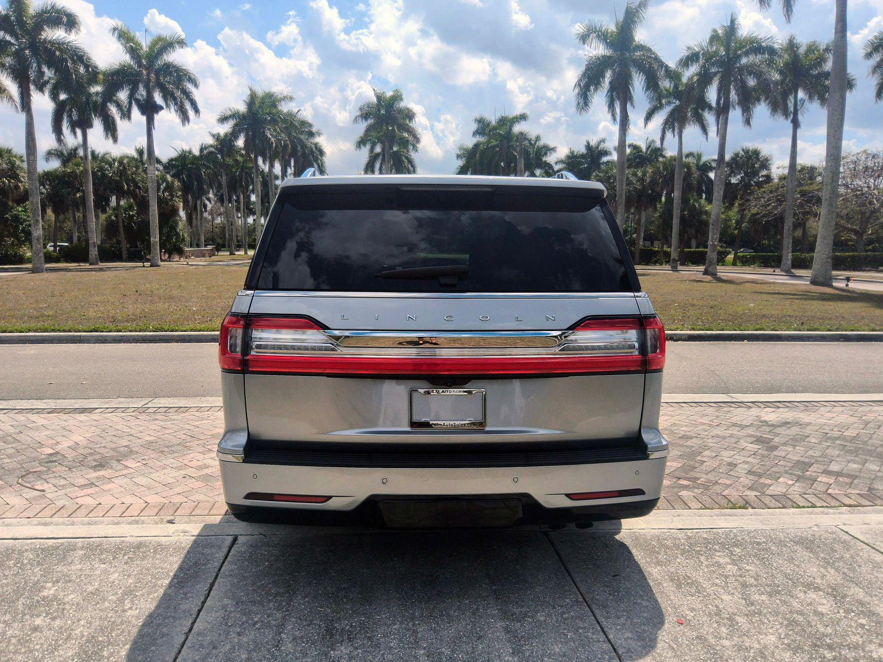 Lincoln Navigator - Thumbnail 16