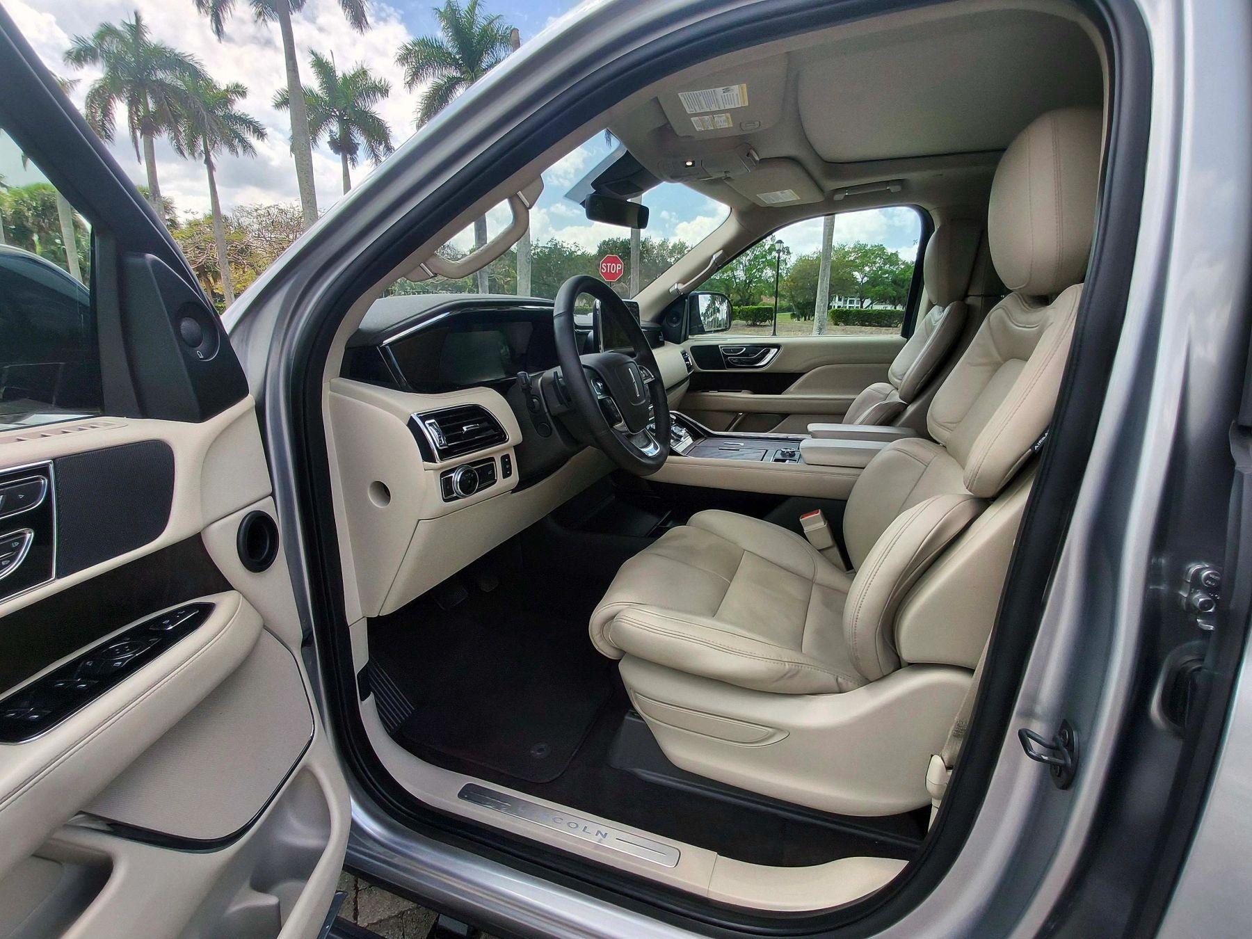 Lincoln Navigator - Thumbnail 5