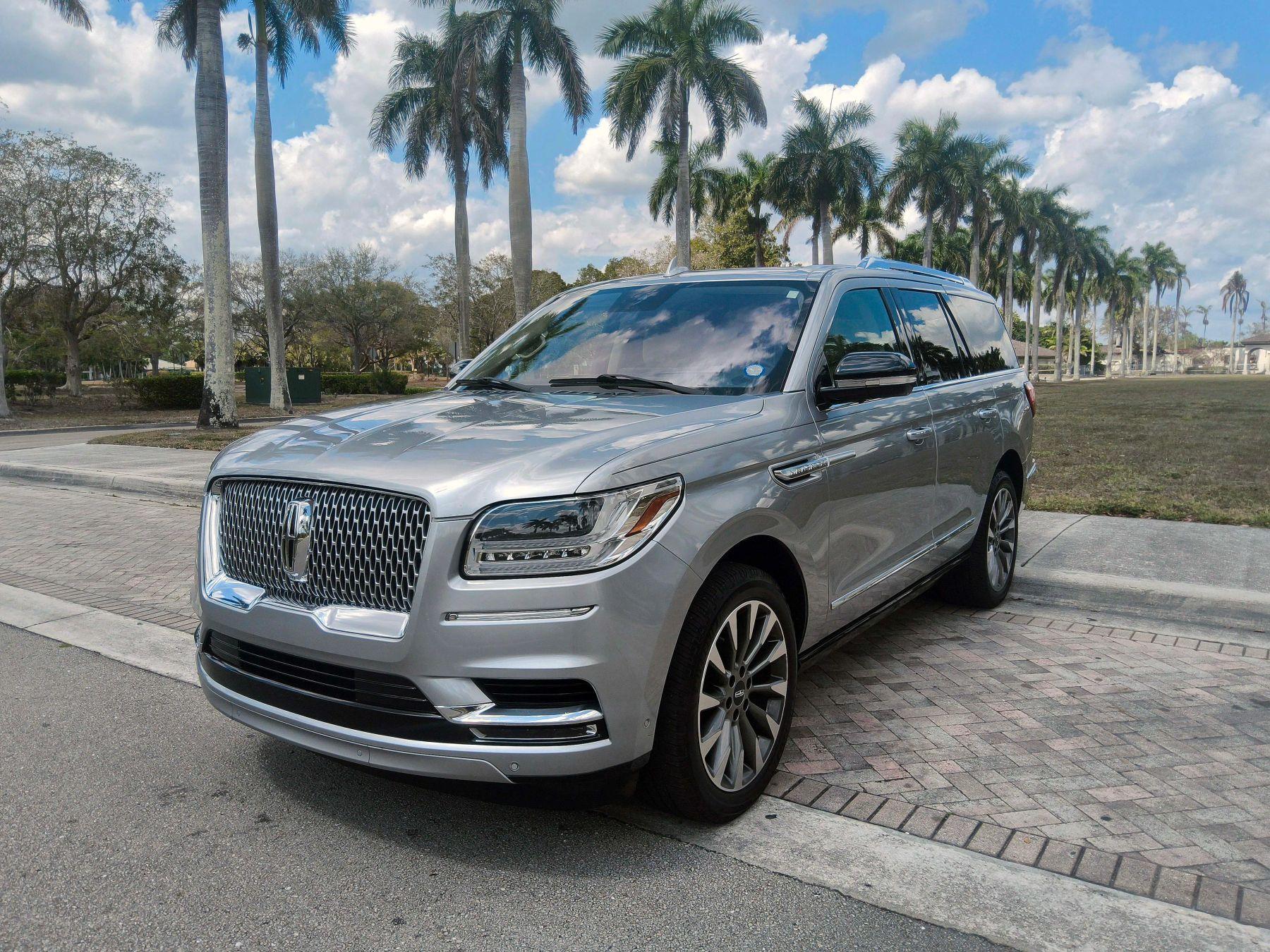 Lincoln Navigator - Thumbnail 3