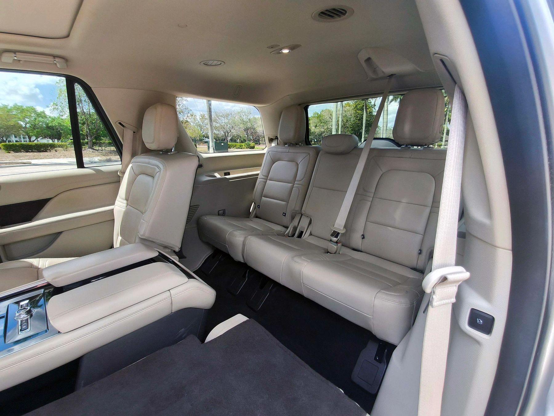 Lincoln Navigator - Thumbnail 13