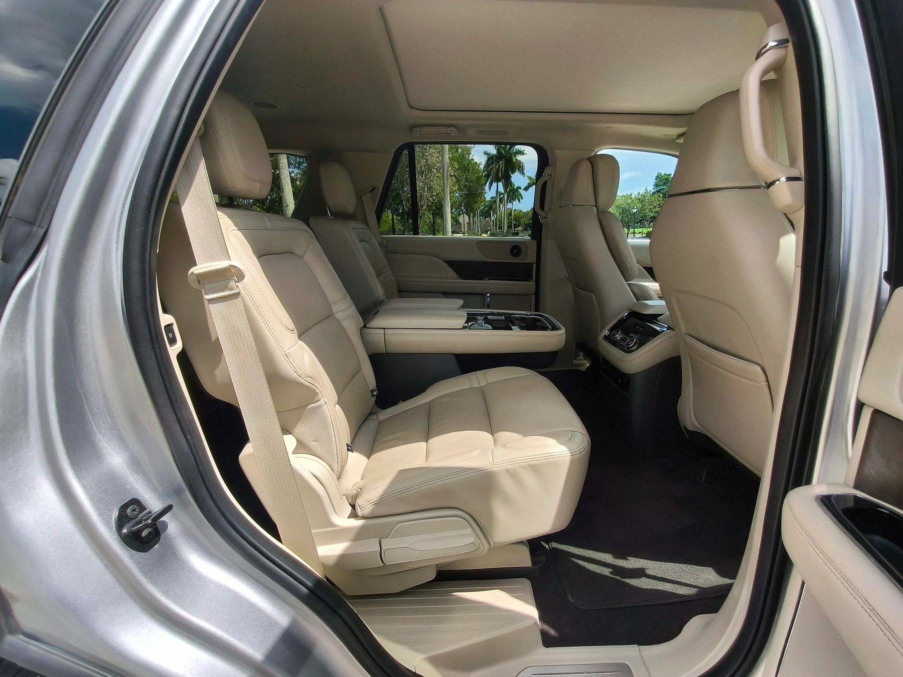 Lincoln Navigator - Thumbnail 14