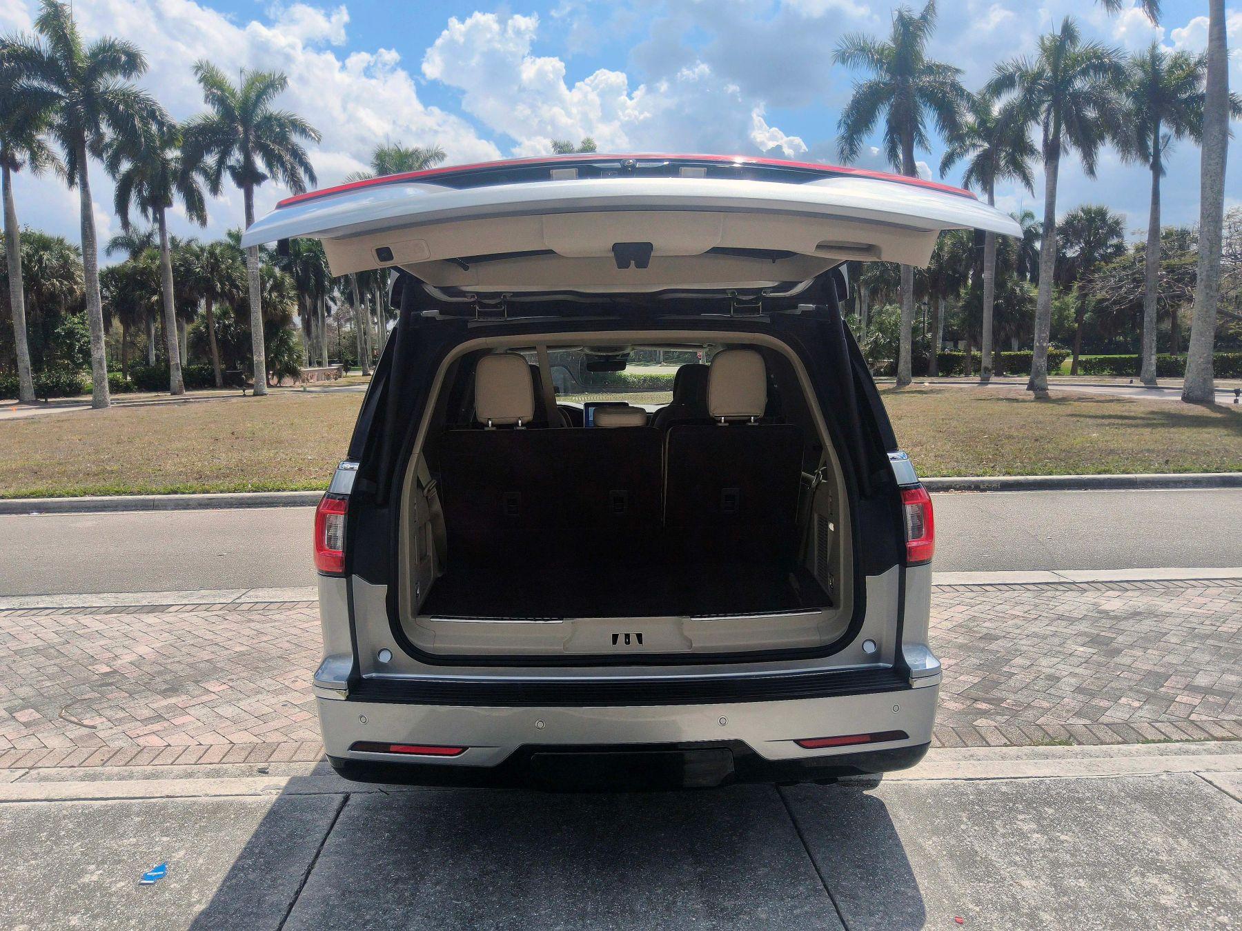 Lincoln Navigator - Thumbnail 15