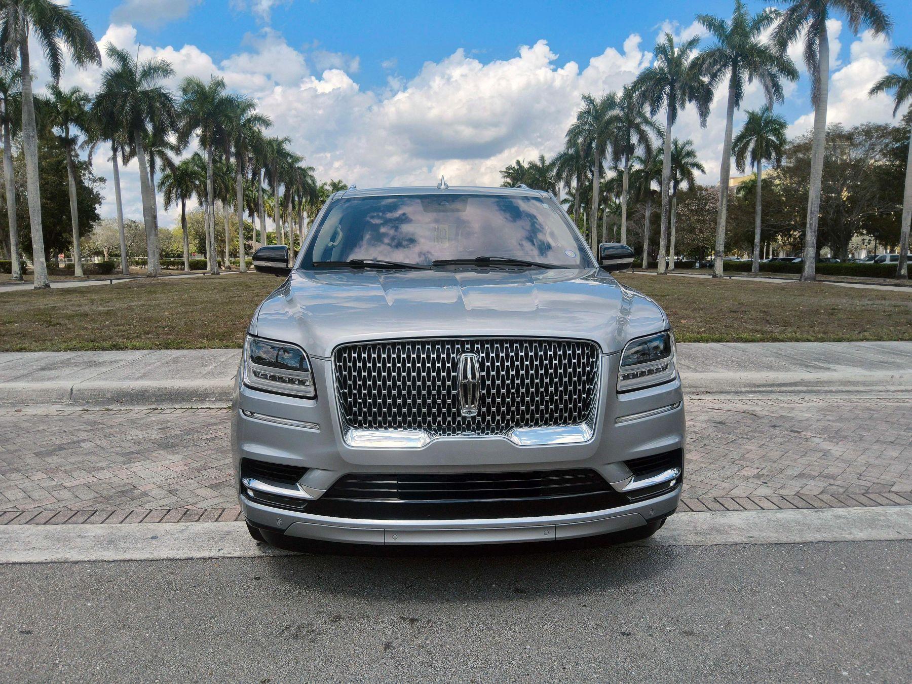 Lincoln Navigator - Thumbnail 2