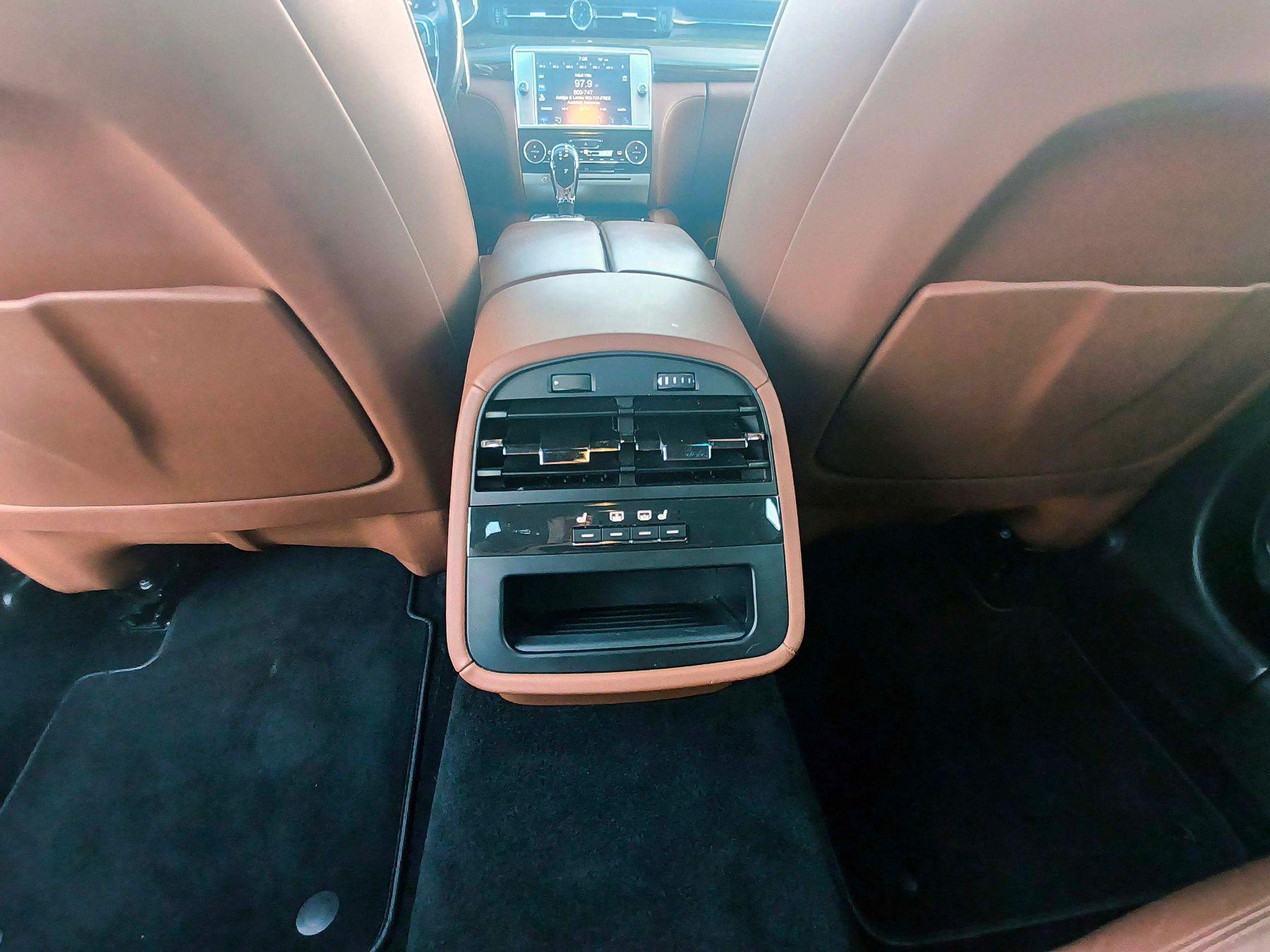 Maserati Quattroporte - Thumbnail 10