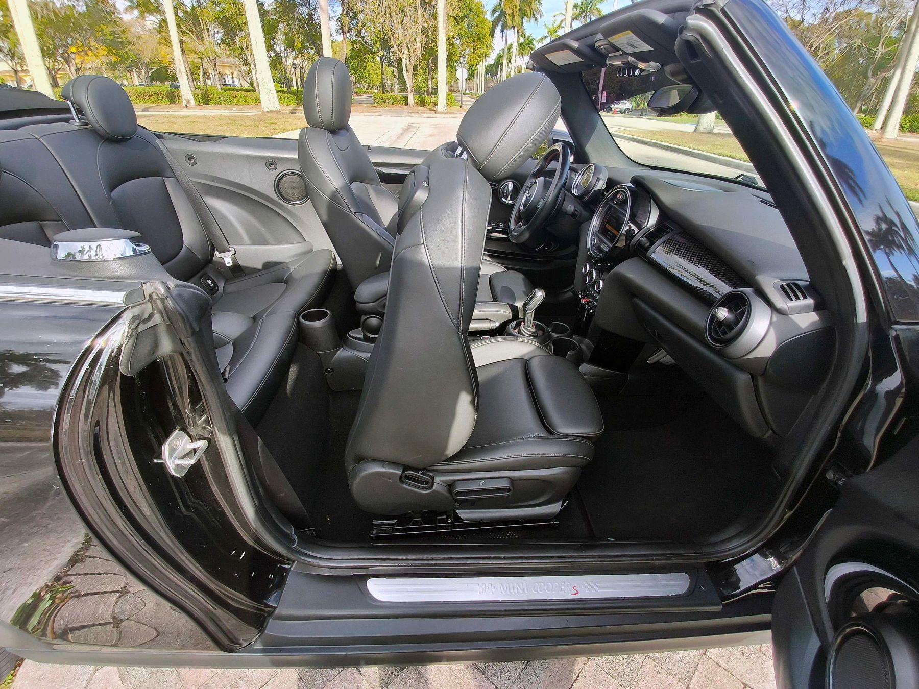 Mini Convertible - Thumbnail 9