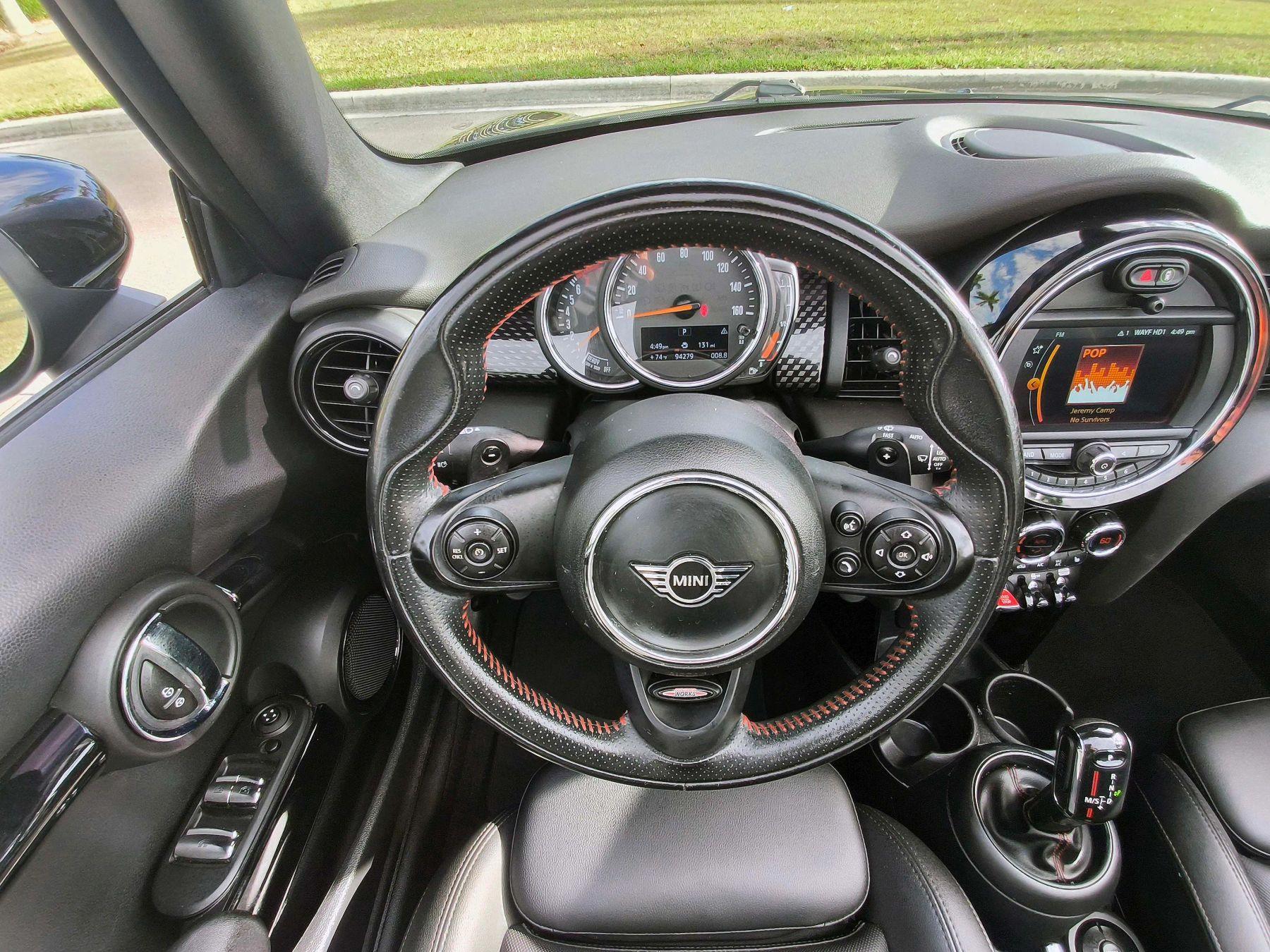 Mini Convertible - Thumbnail 6