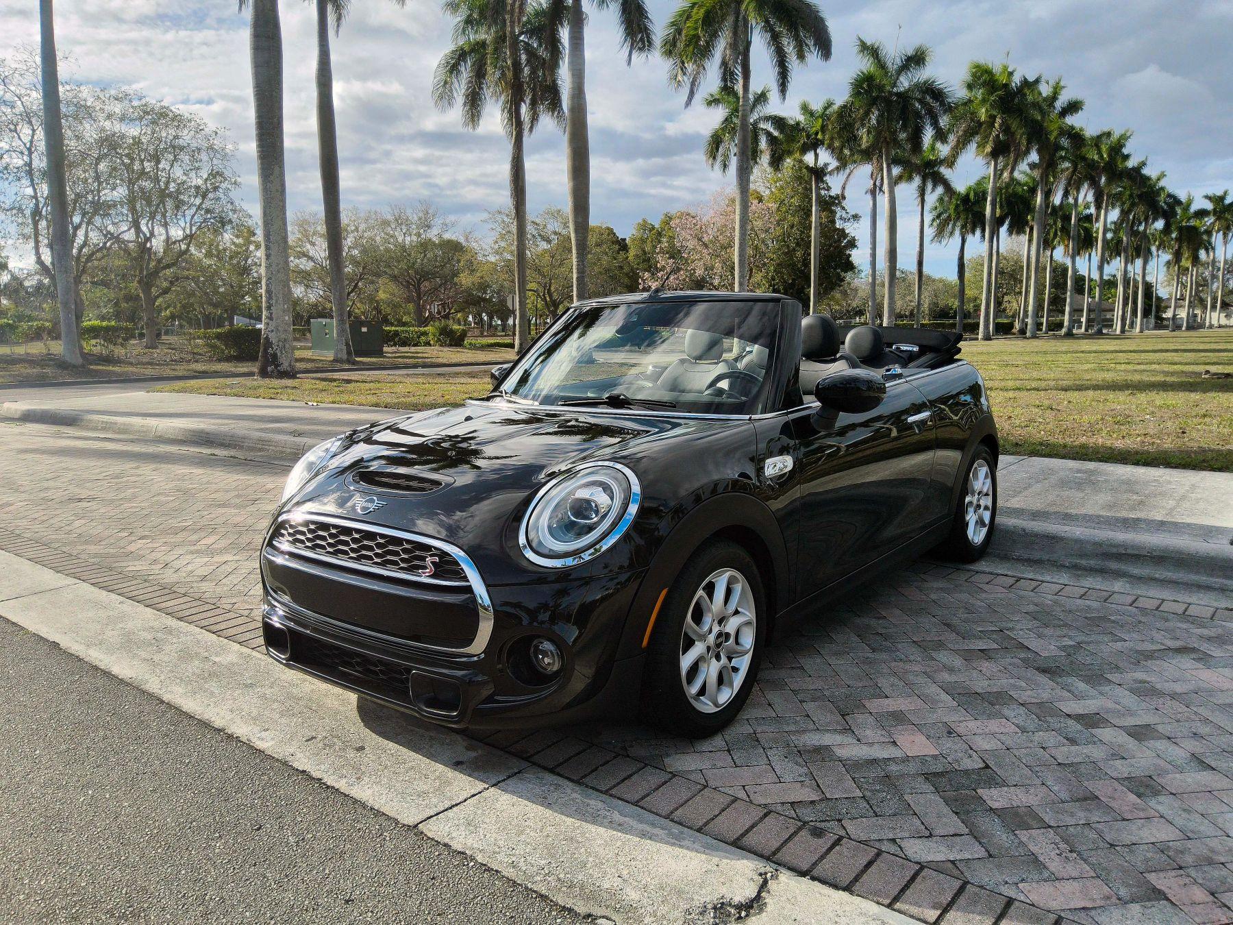 Mini Convertible - Thumbnail 2