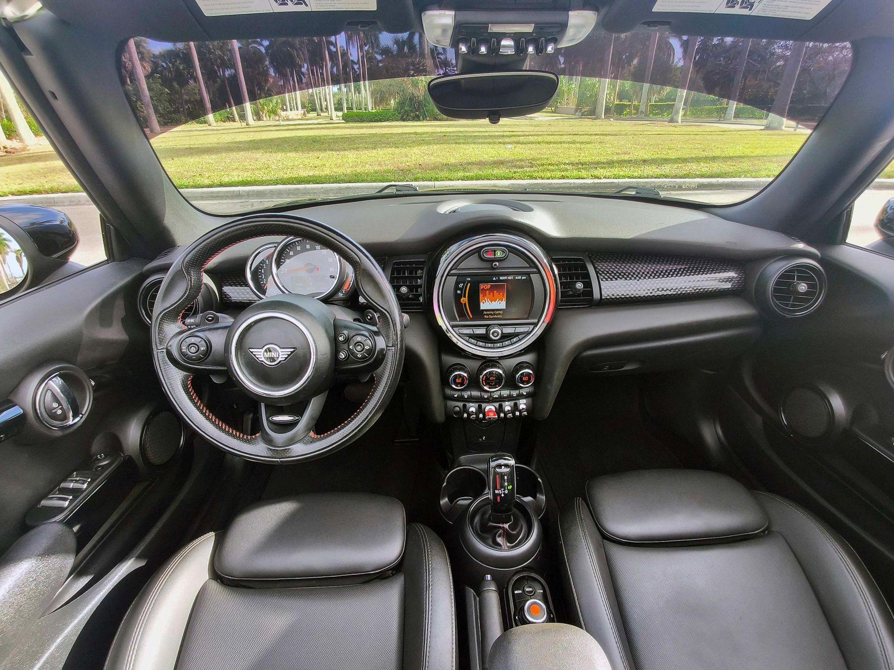 Mini Convertible - Thumbnail 7