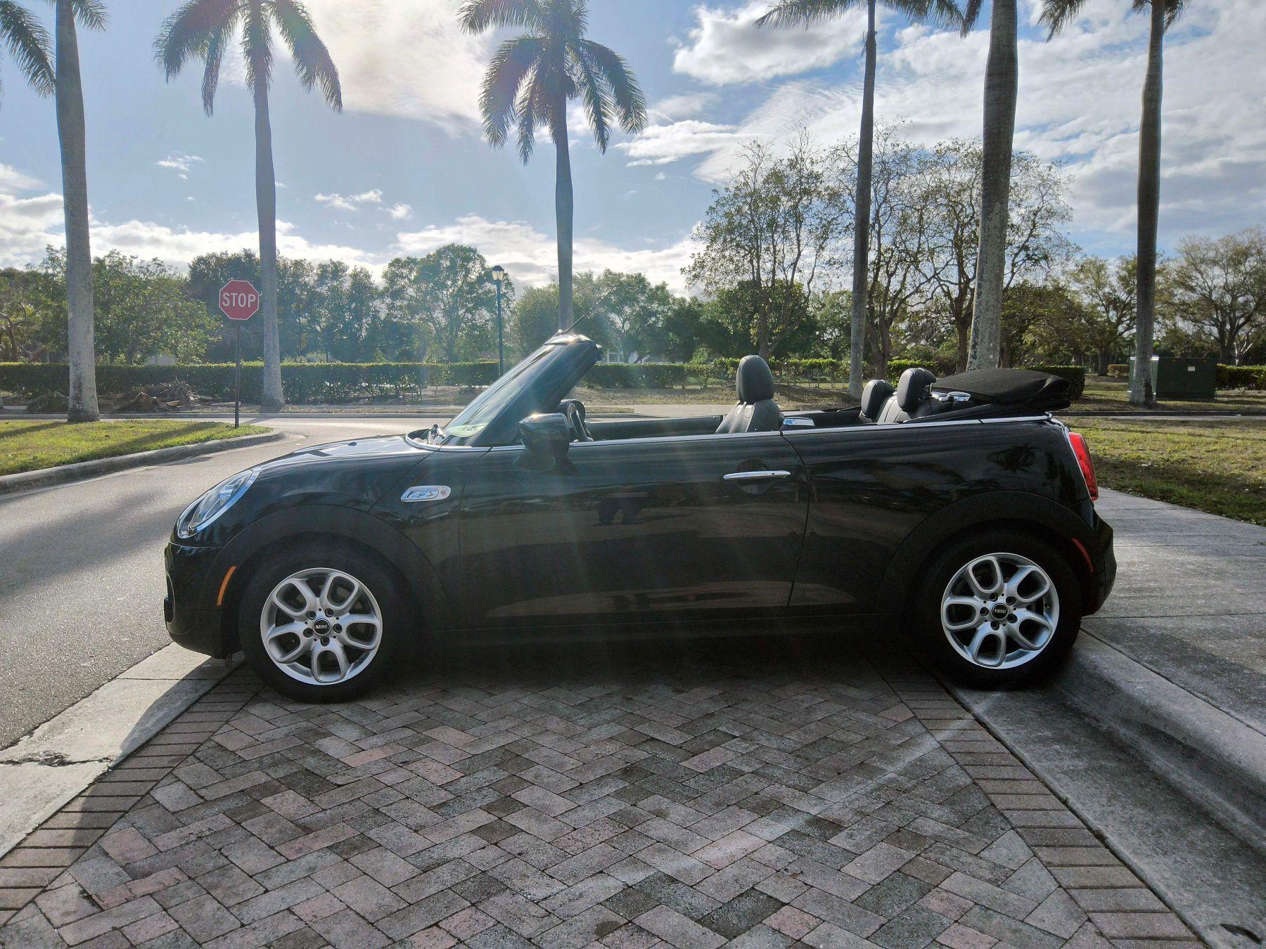 Mini Convertible - Thumbnail 18