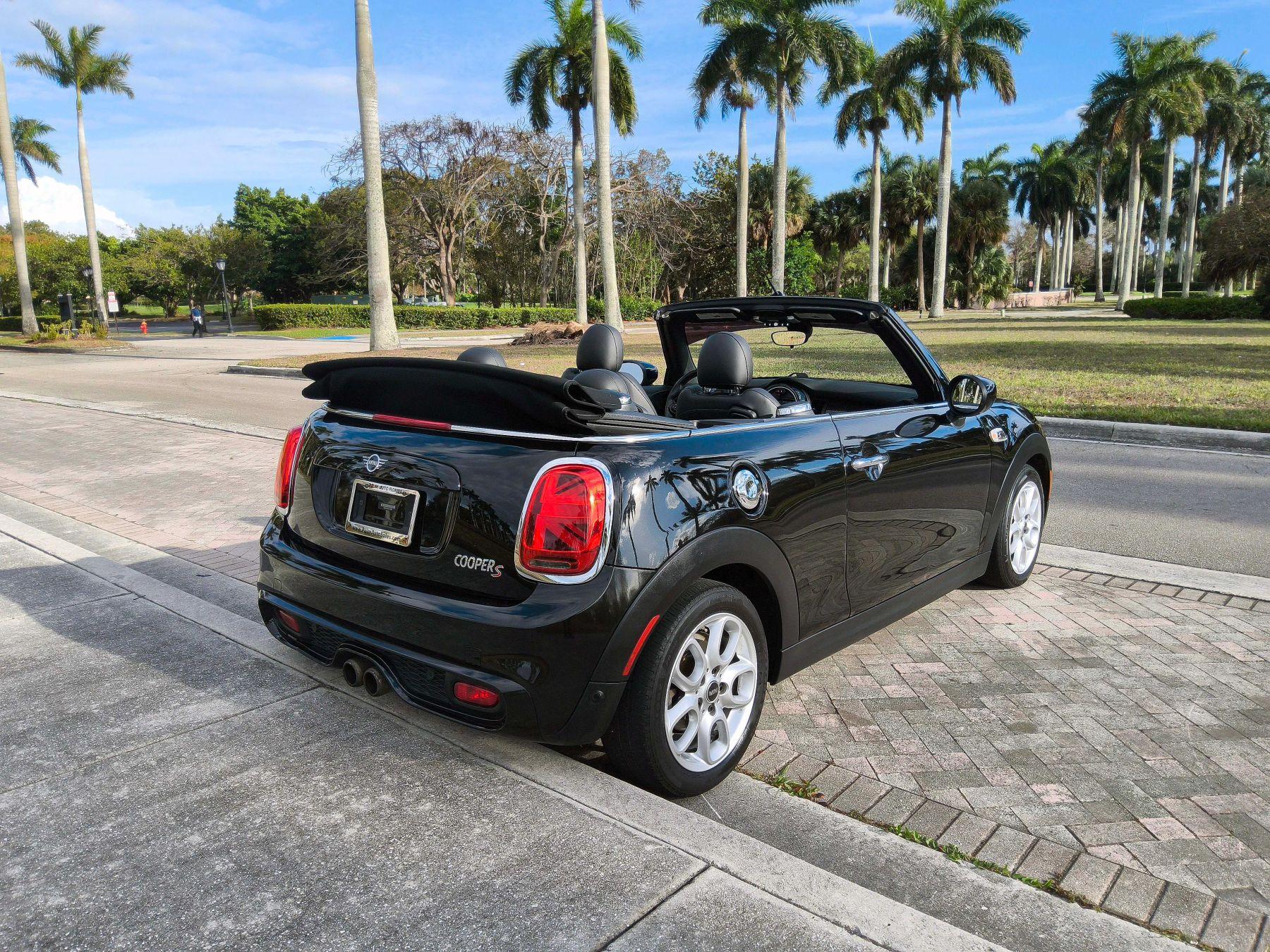 Mini Convertible - Thumbnail 17