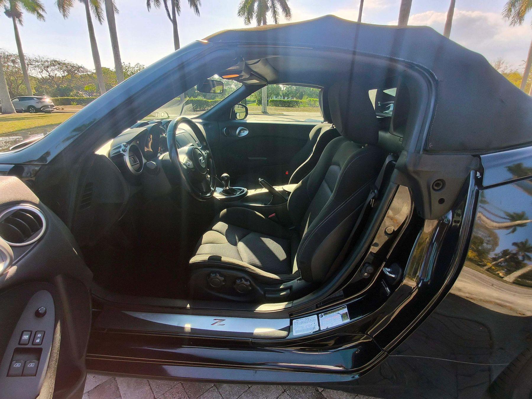 Nissan 370Z - Thumbnail 11