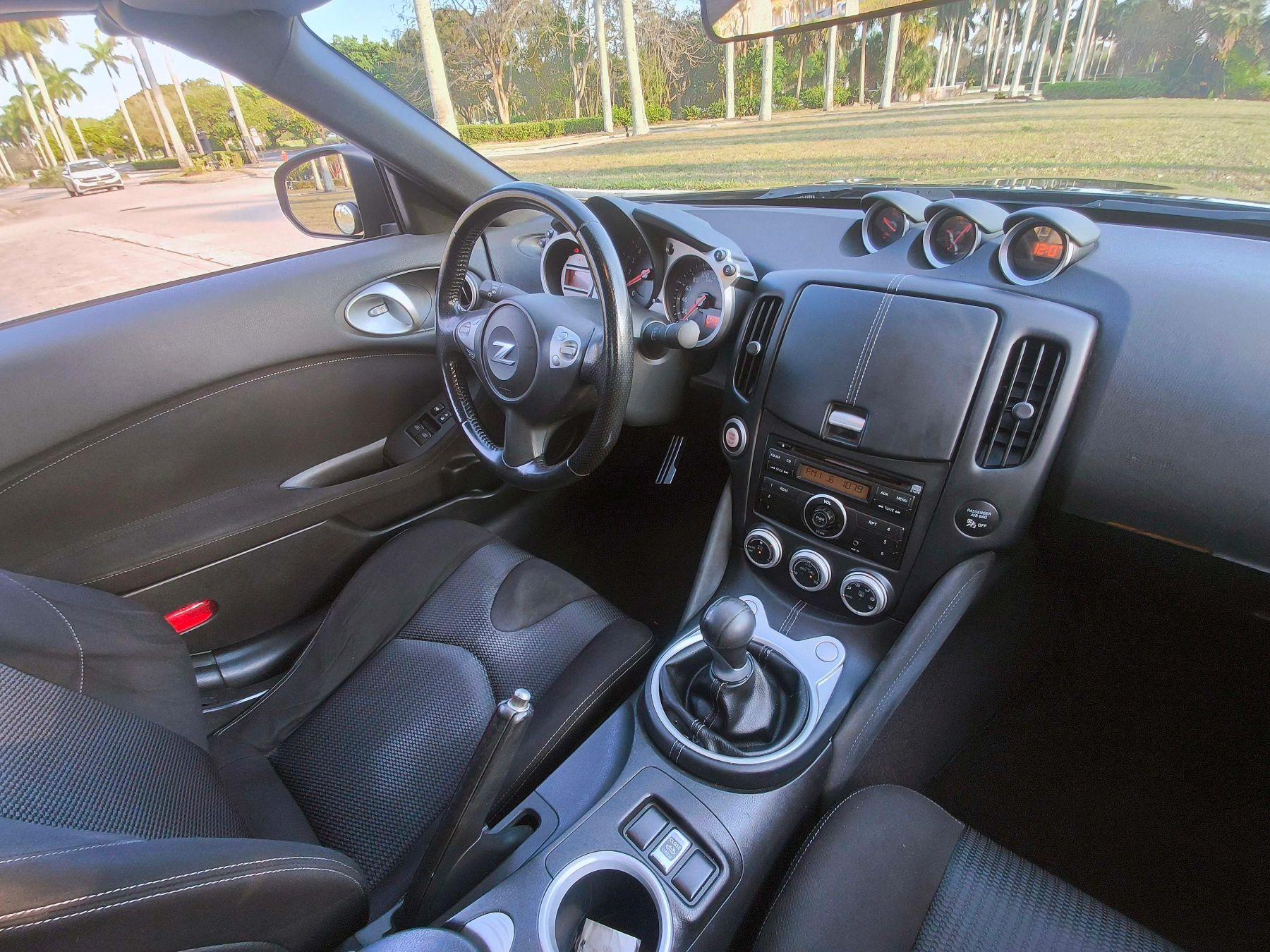 Nissan 370Z - Thumbnail 17