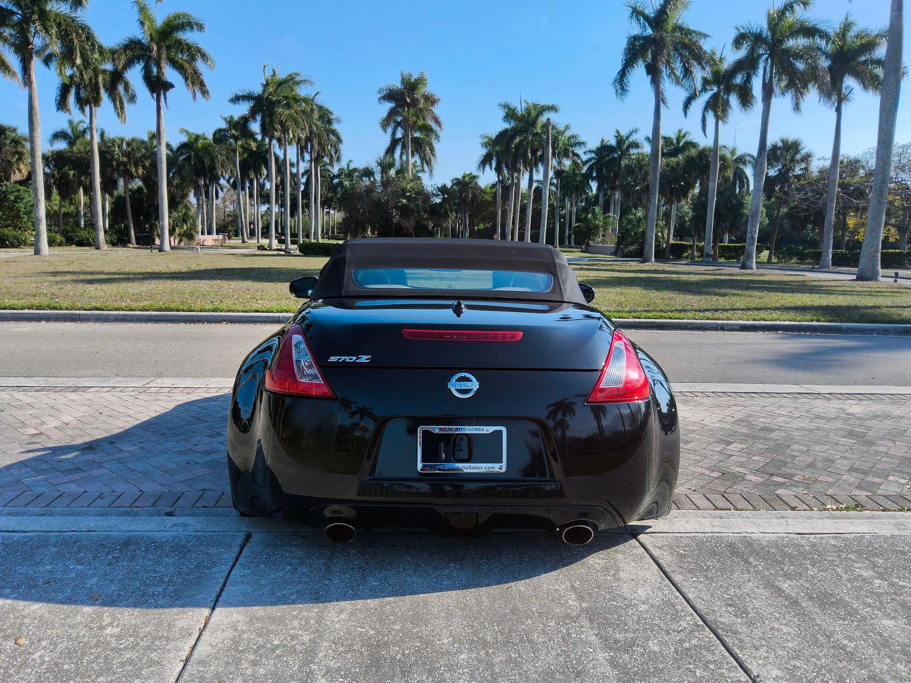 Nissan 370Z - Thumbnail 6