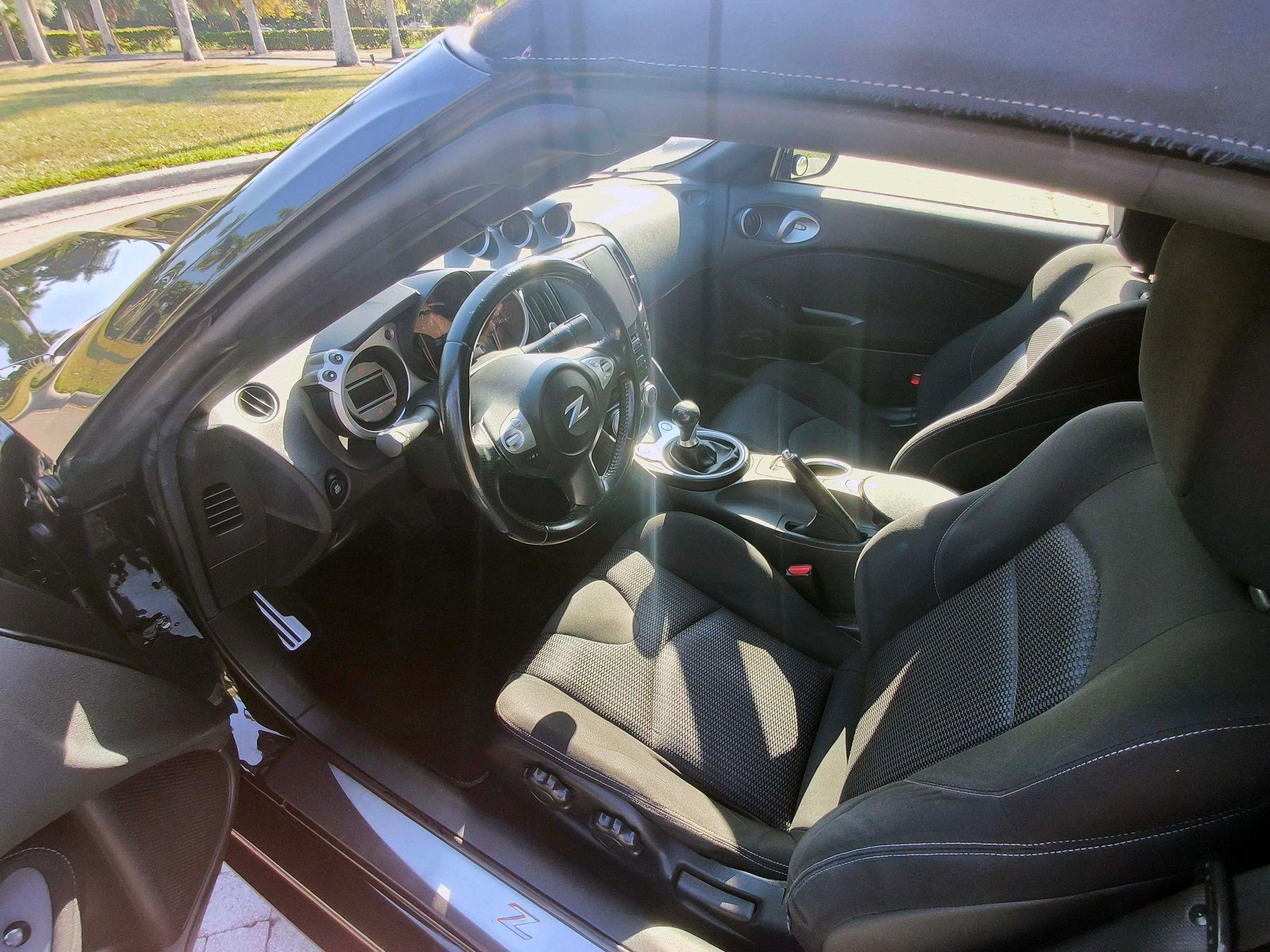 Nissan 370Z - Thumbnail 12