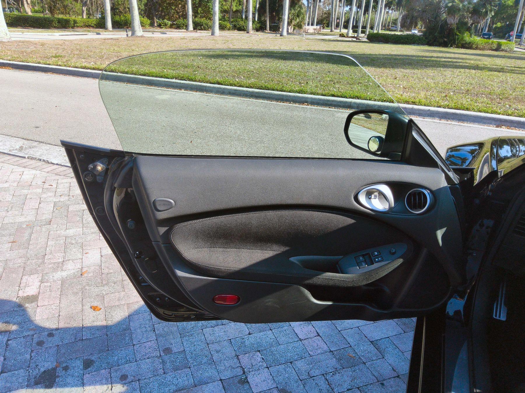 Nissan 370Z - Thumbnail 9