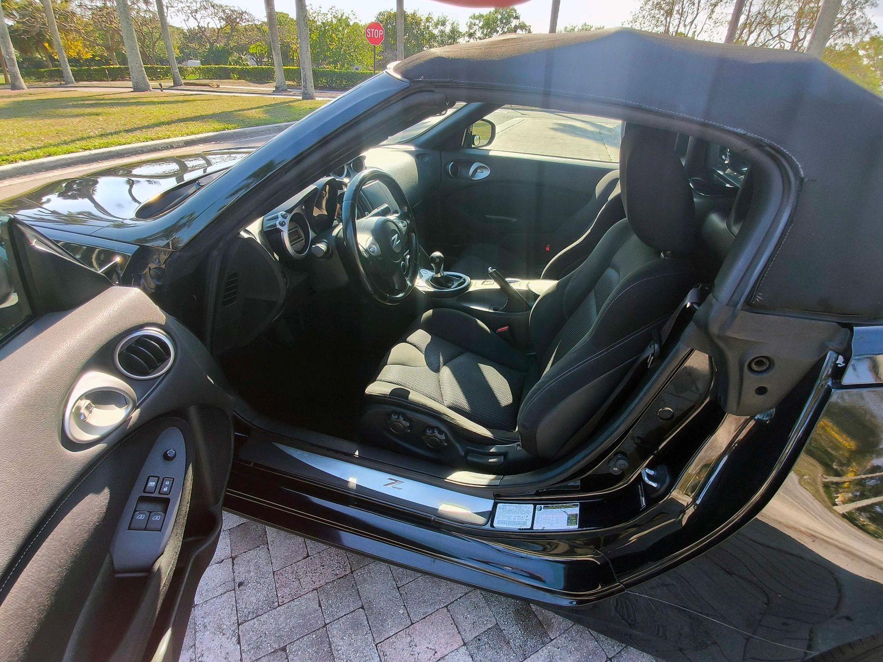 Nissan 370Z - Thumbnail 10