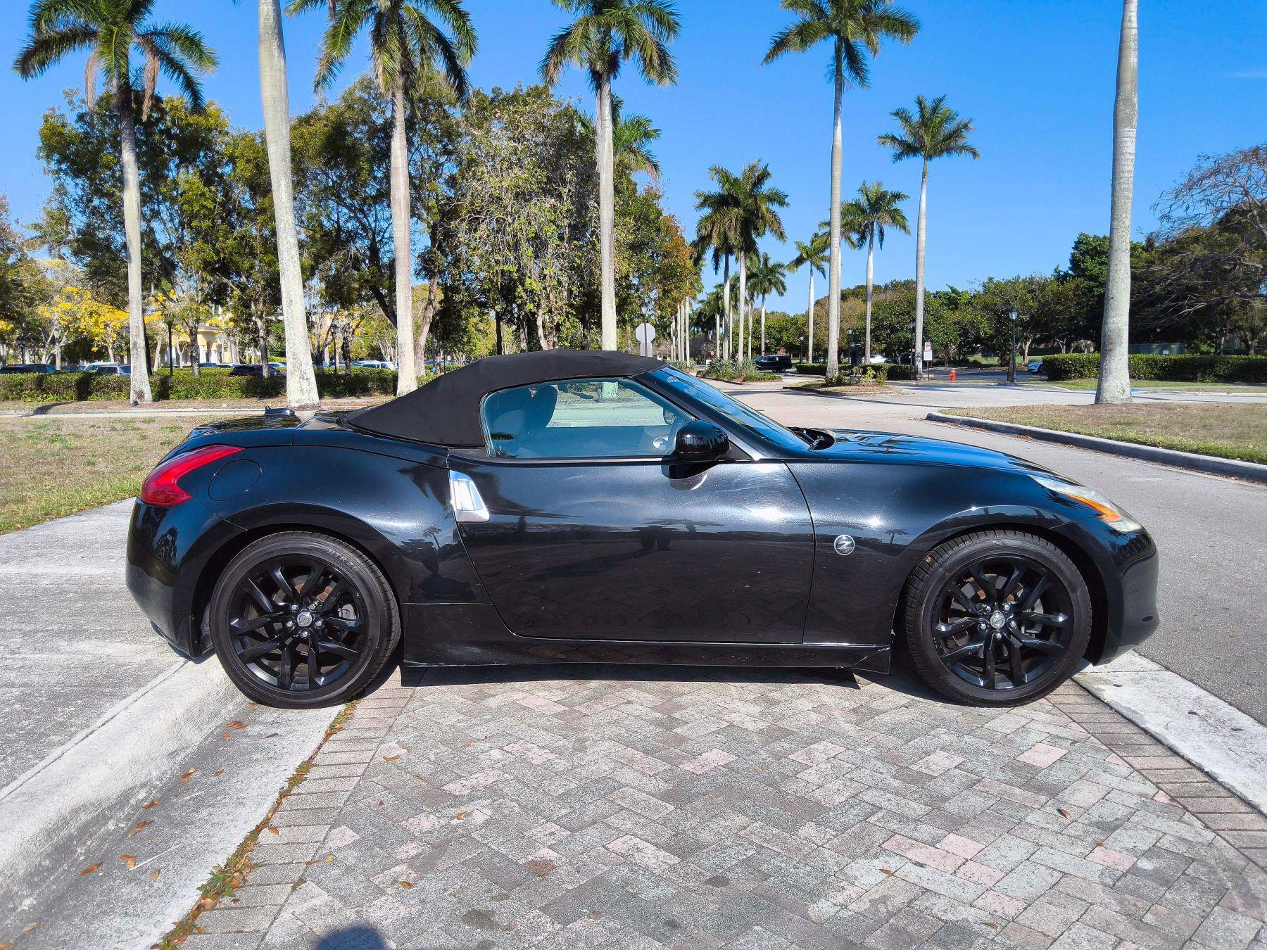 Nissan 370Z - Thumbnail 8