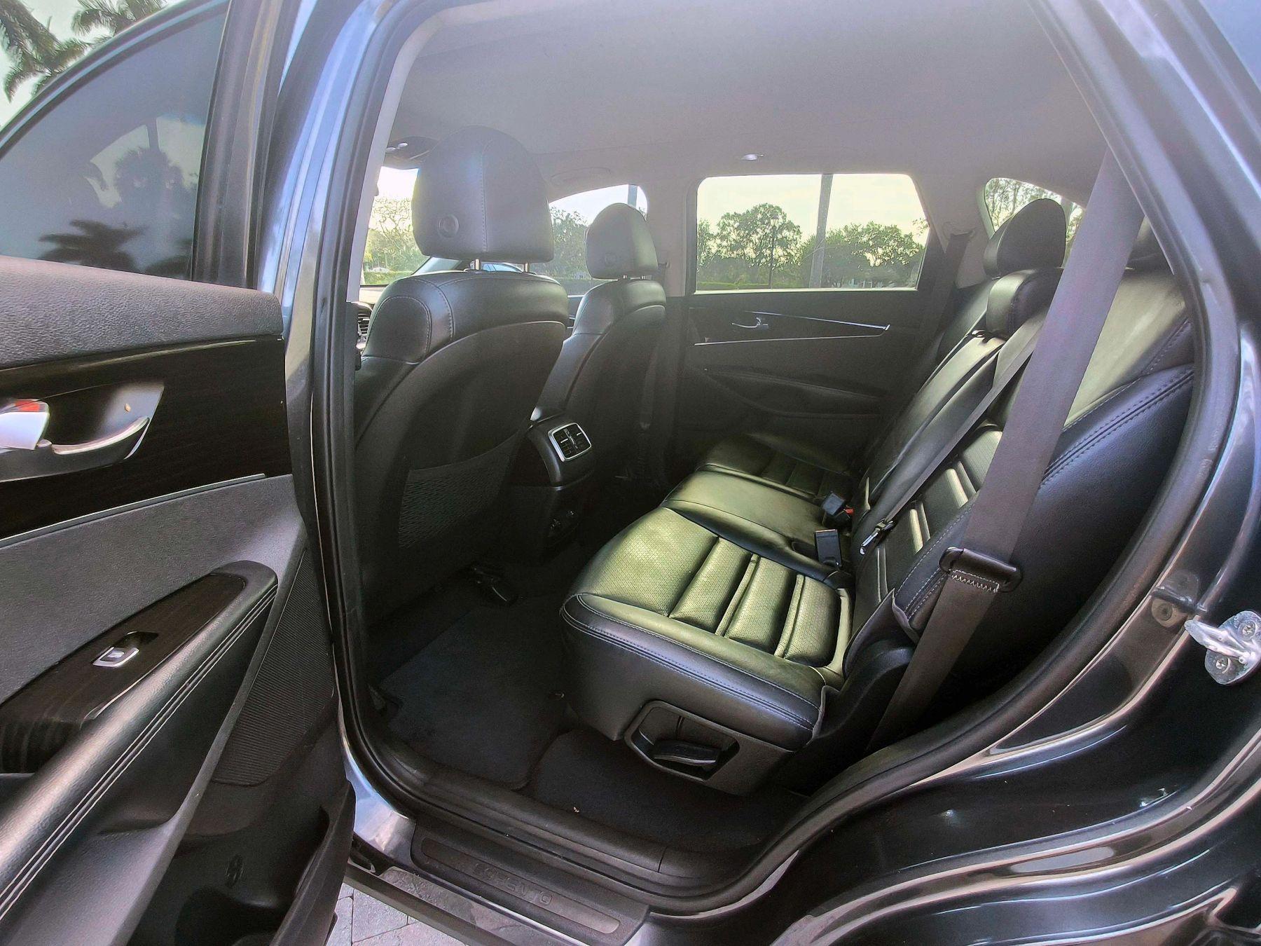 Kia Sorento - Thumbnail 11