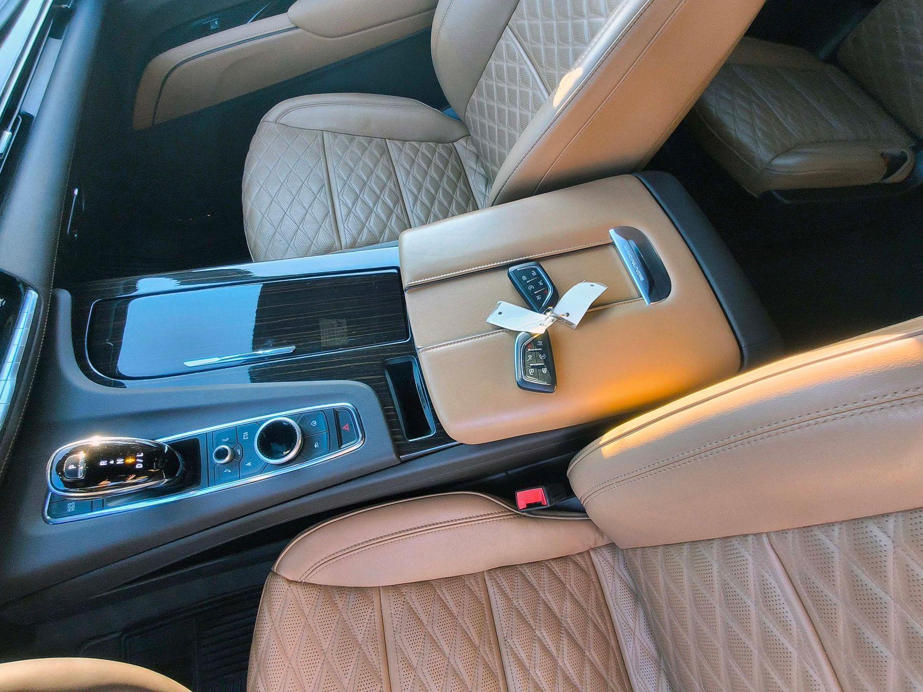 Cadillac Escalade Esv - Thumbnail 5