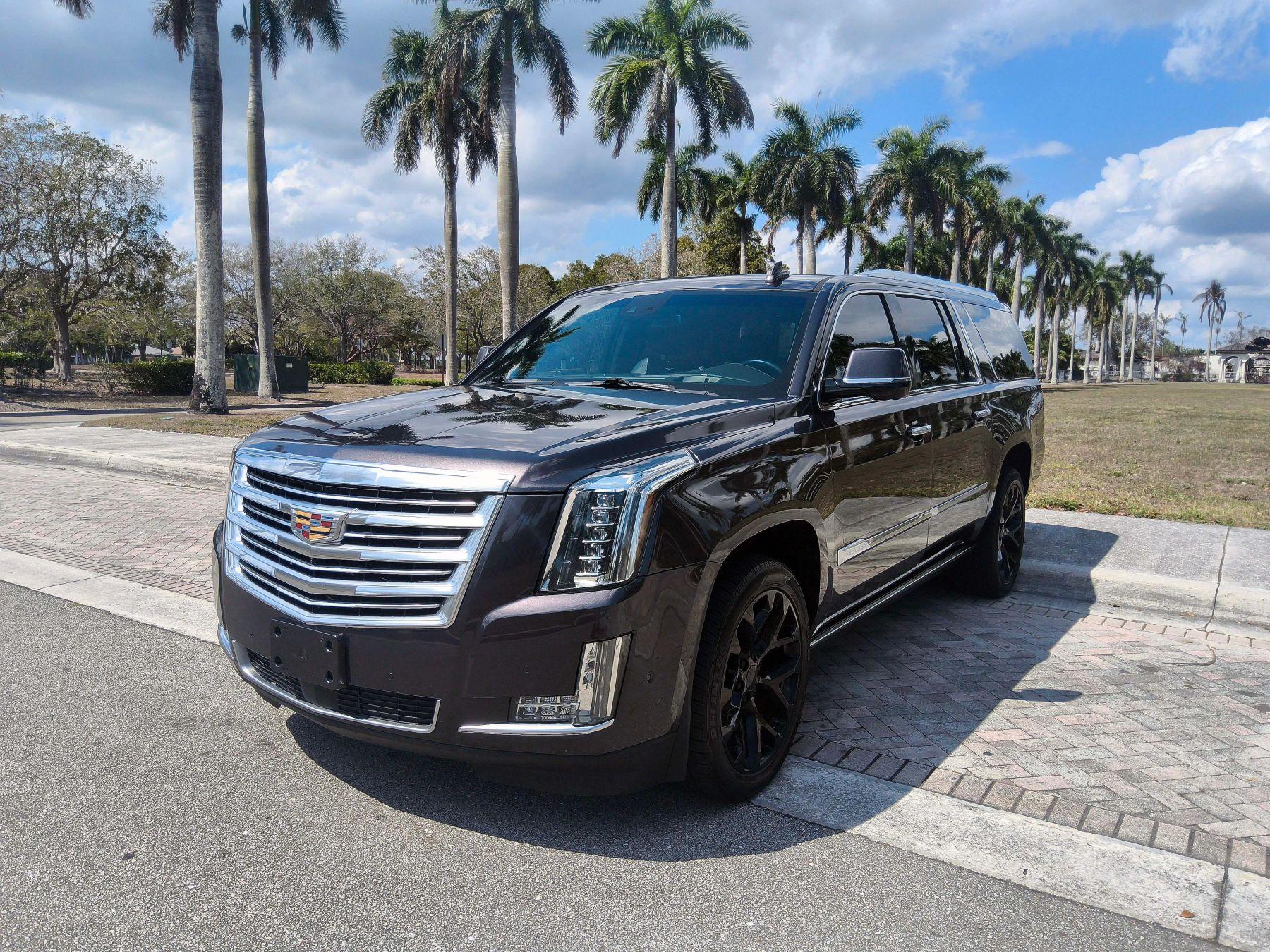 Cadillac Escalade Esv - Thumbnail 3
