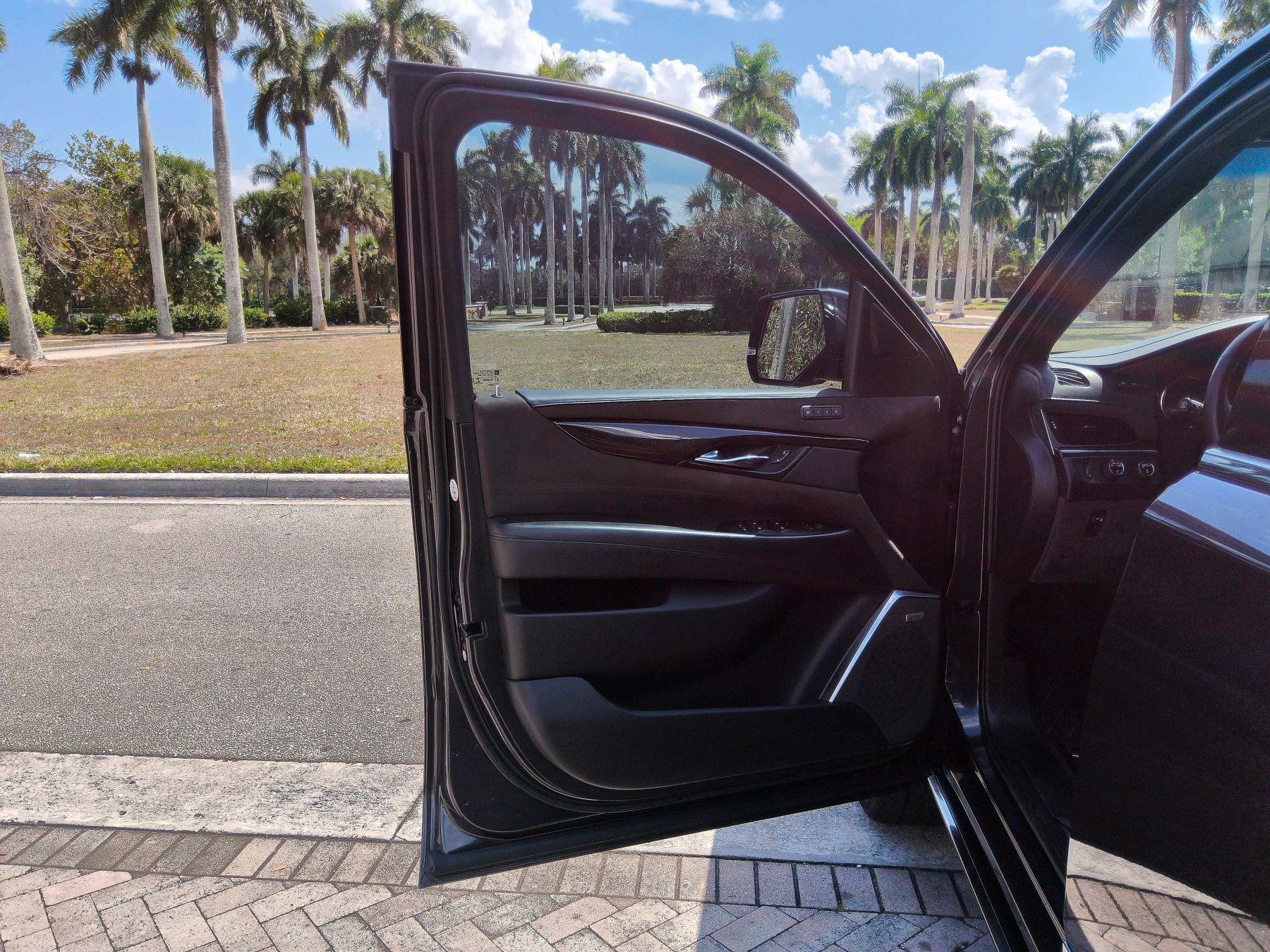 Cadillac Escalade Esv - Thumbnail 9