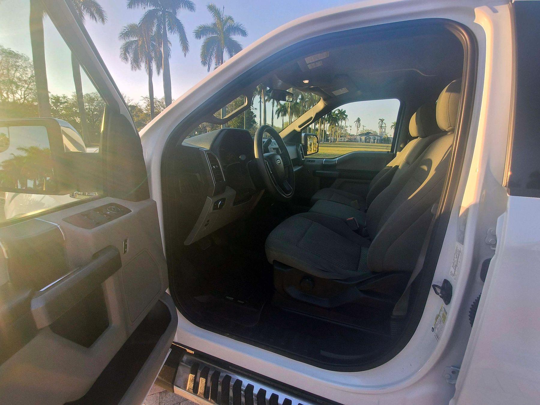 Ford F150 Supercrew Cab - Thumbnail 4