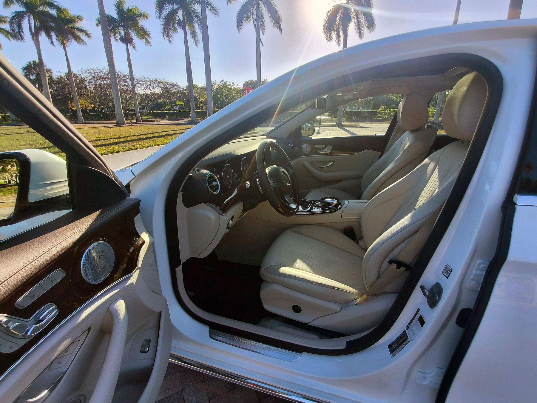 Mercedes-Benz E-Class - Thumbnail 4