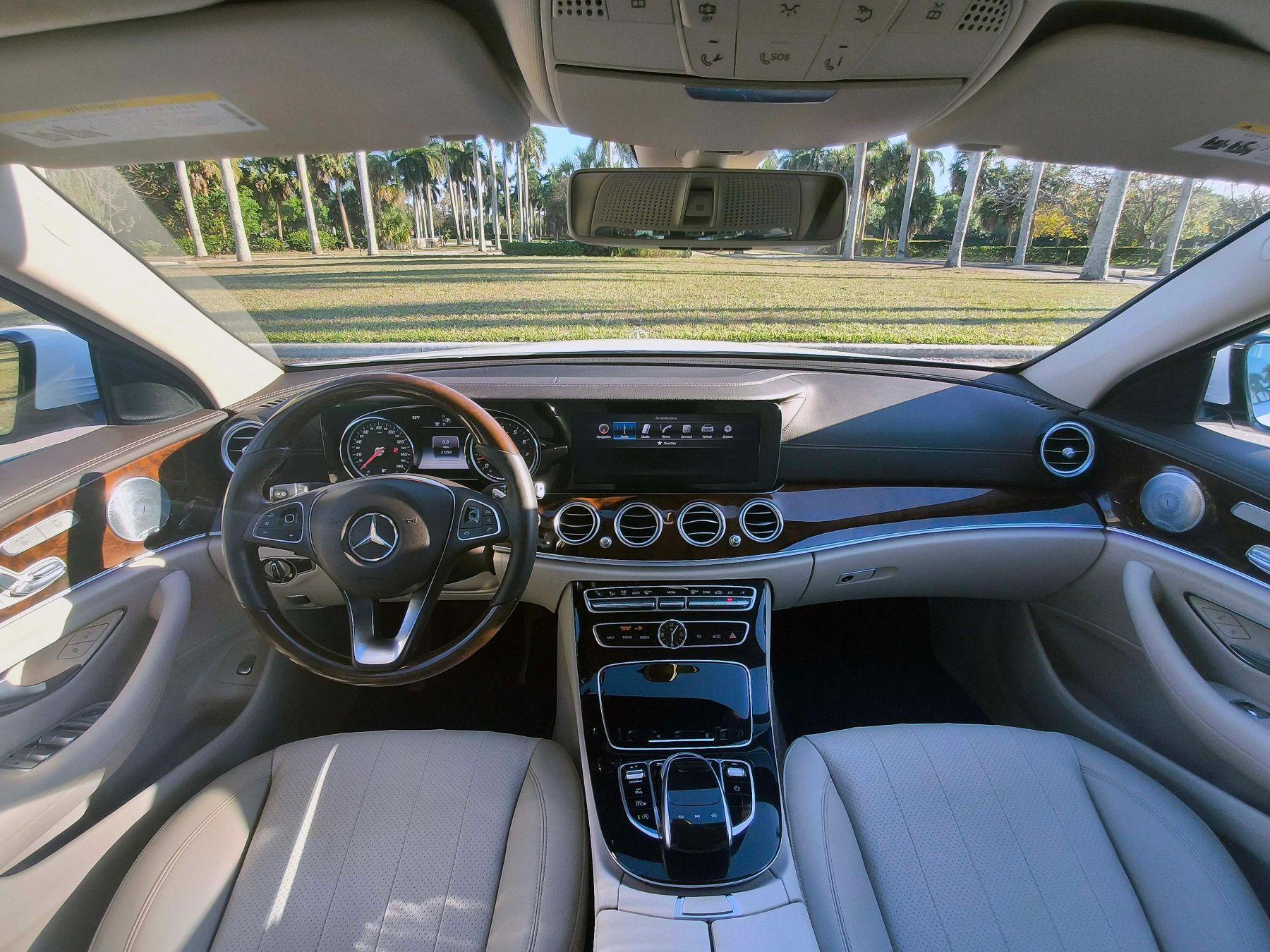 Mercedes-Benz E-Class - Thumbnail 12