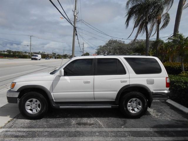 Toyota 4Runner Sr5 | Stock No: 14783 - Thumbnail 3