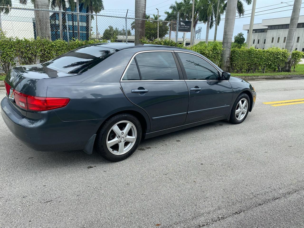 Honda Accord4-Door Sedan - Thumbnail 4