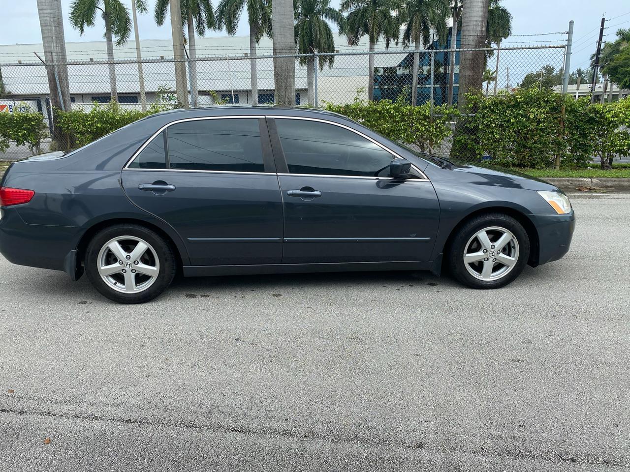 Honda Accord4-Door Sedan - Thumbnail 5