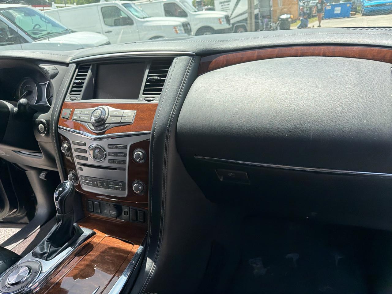 Infiniti Qx80 Luxe - Thumbnail 2