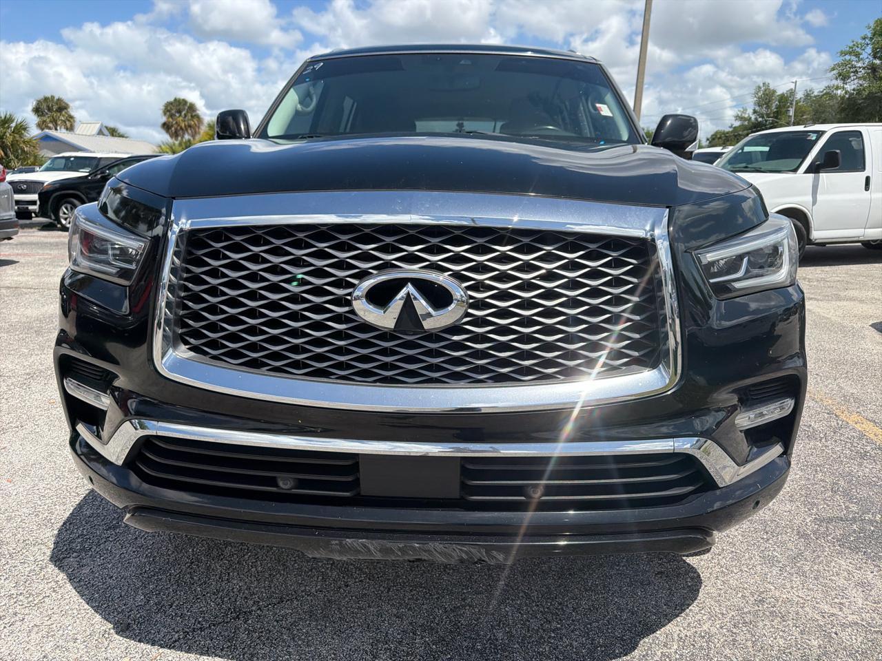 Infiniti Qx80 Luxe - Thumbnail 3
