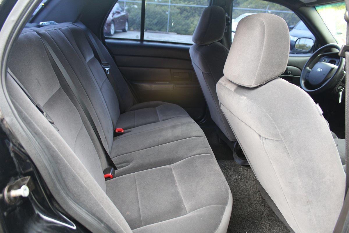 Ford Crown Victoria Police Only $2999 Down** $100Wk - Thumbnail 18