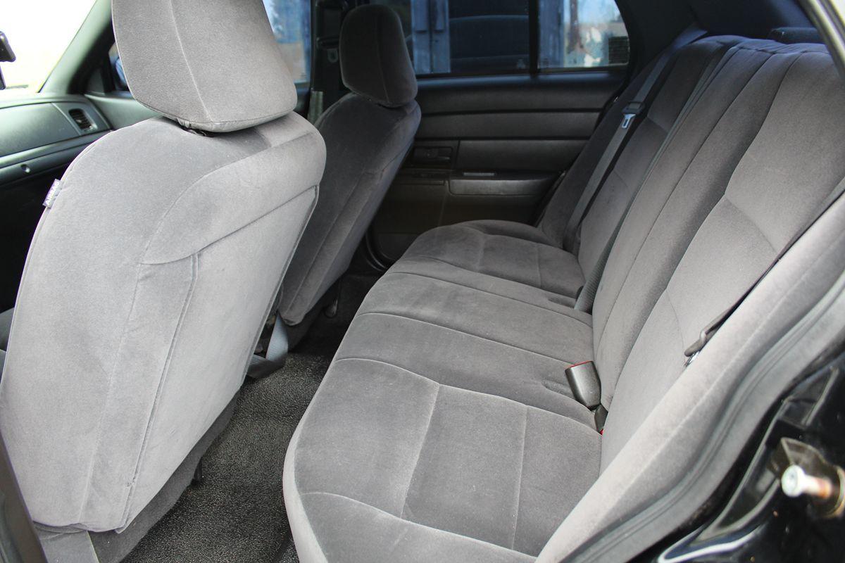 Ford Crown Victoria Police Only $2999 Down** $100Wk - Thumbnail 16