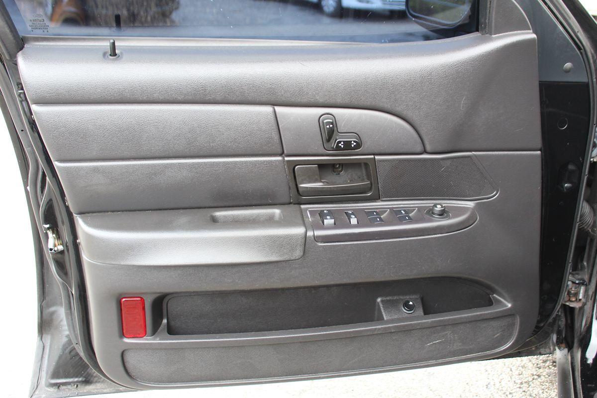 Ford Crown Victoria Police Only $2999 Down** $100Wk - Thumbnail 11