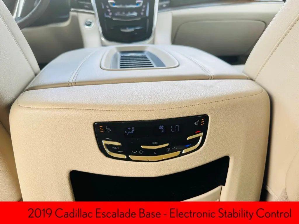 Cadillac Escalade - Thumbnail 16