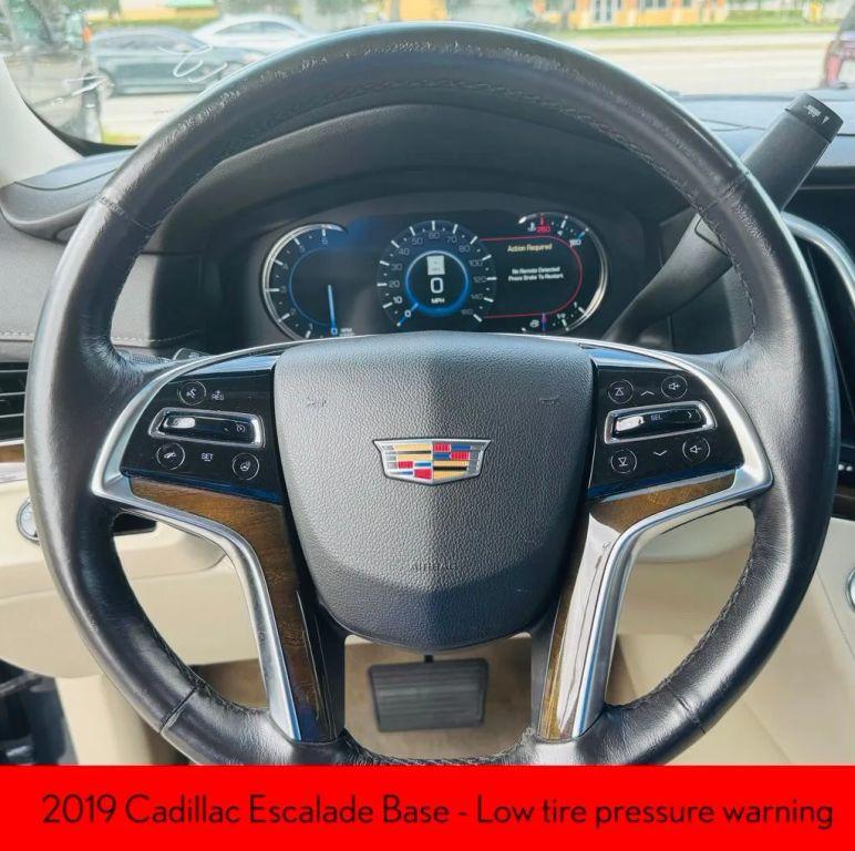 Cadillac Escalade - Thumbnail 13