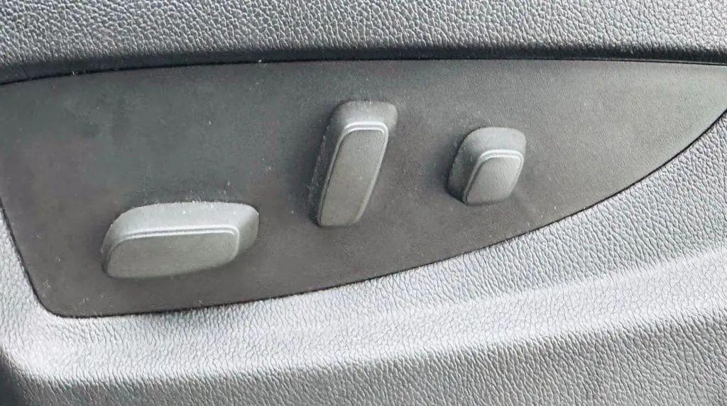 Chevrolet Silverado 1500 Crew Cab - Thumbnail 12