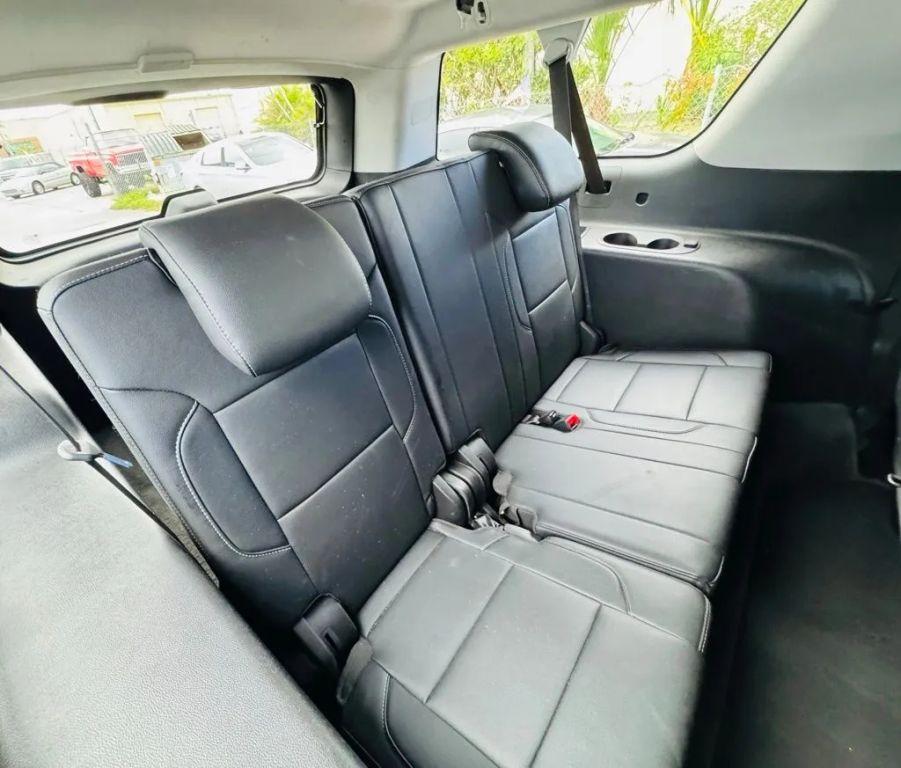 Chevrolet Suburban - Thumbnail 20