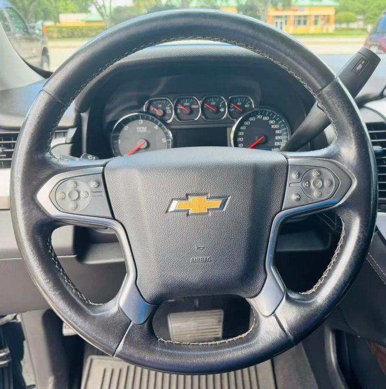 Chevrolet Suburban - Thumbnail 13