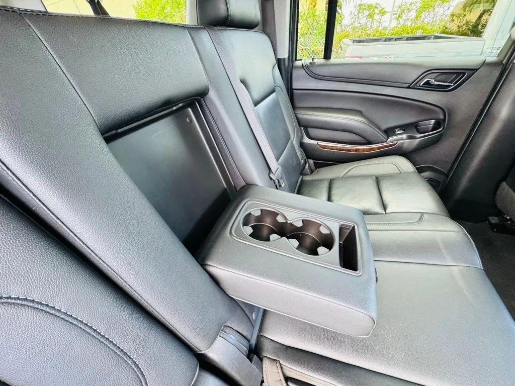 Chevrolet Suburban - Thumbnail 19