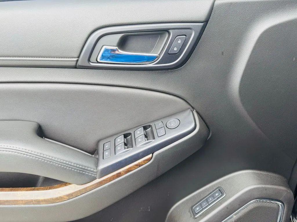 Chevrolet Suburban - Thumbnail 11