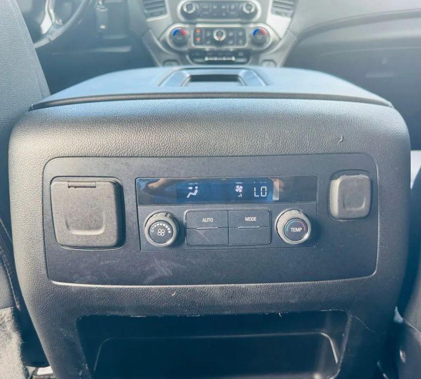 Chevrolet Suburban - Thumbnail 16