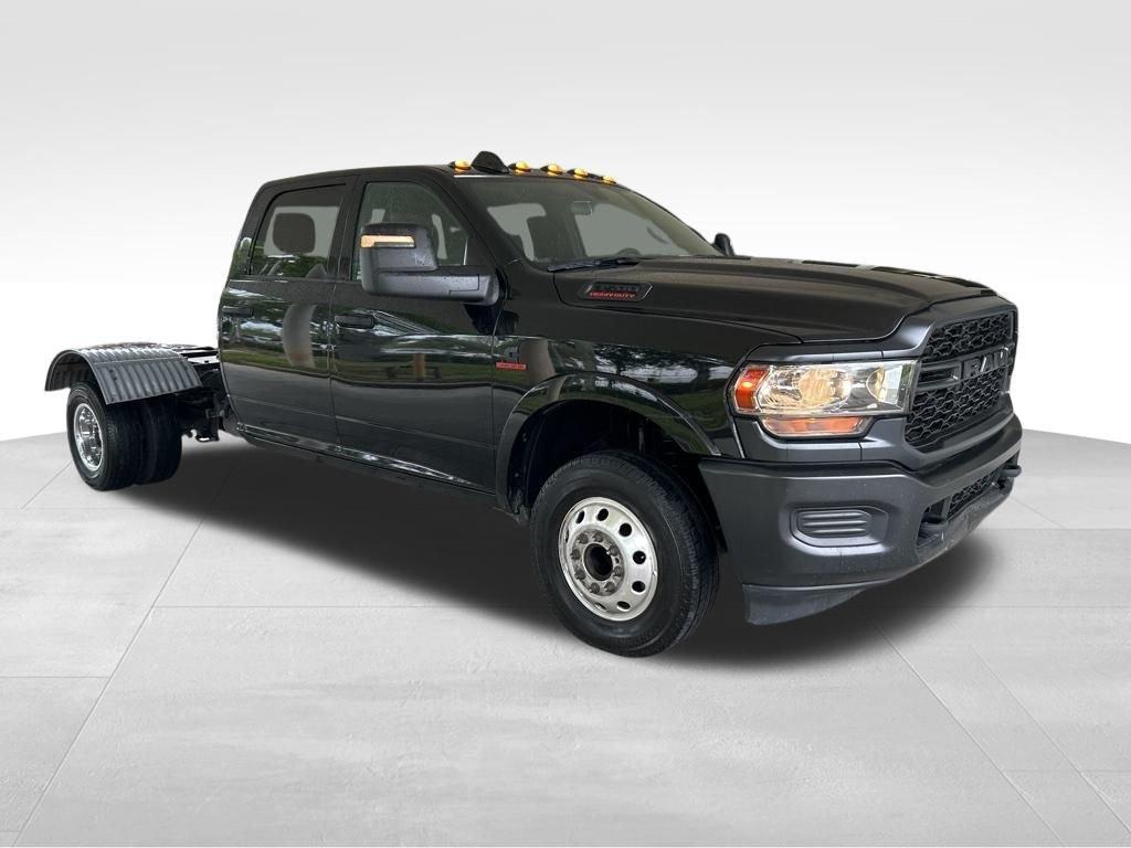 Ram 3500 Tradesman - Thumbnail 2