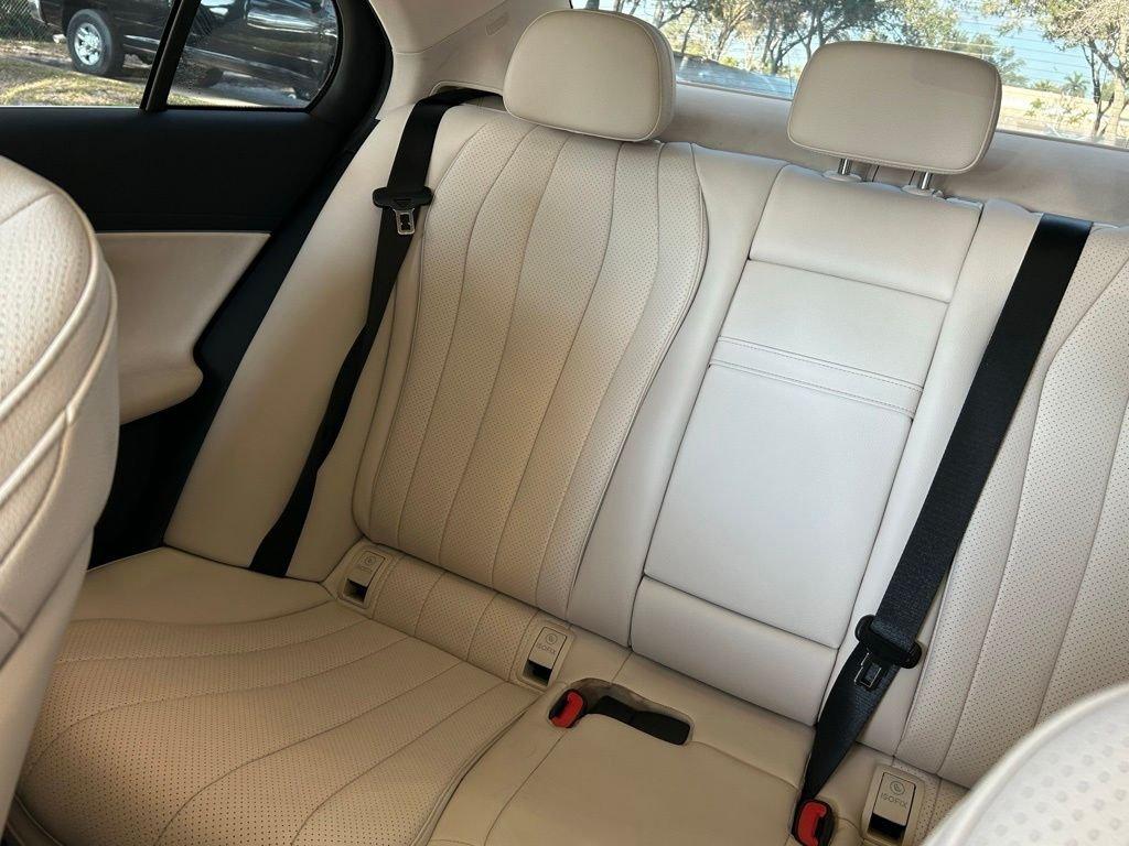 Mercedes-Benz E 350 - Thumbnail 11