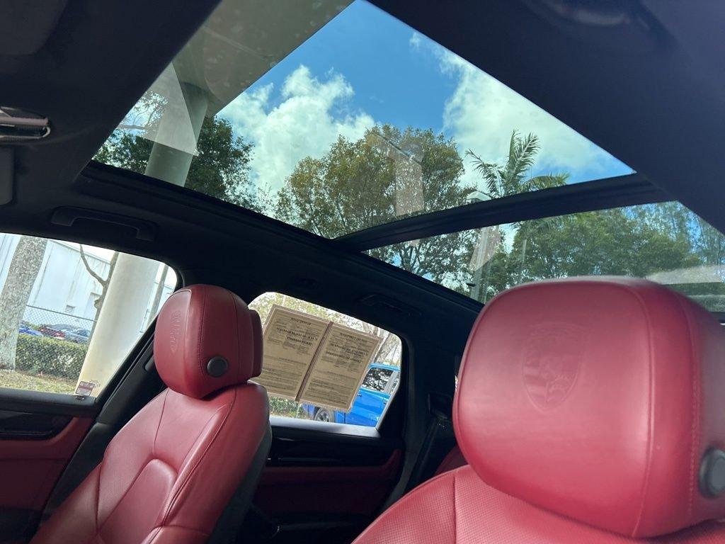 Porsche Cayenne Base - Thumbnail 17